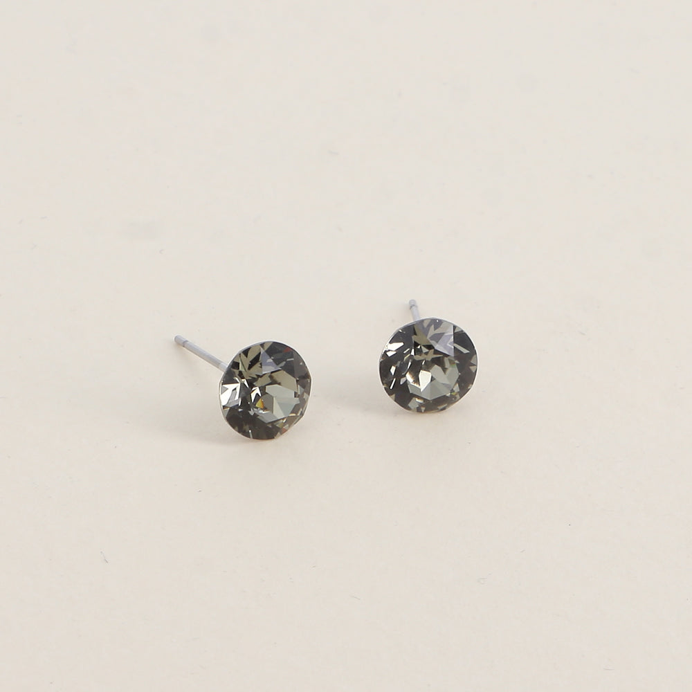 Boucles puces argentées – Ornées de cristaux de Swarovski® SS39 - Dimensions de la boucle : 8x8 mm - Black diamond