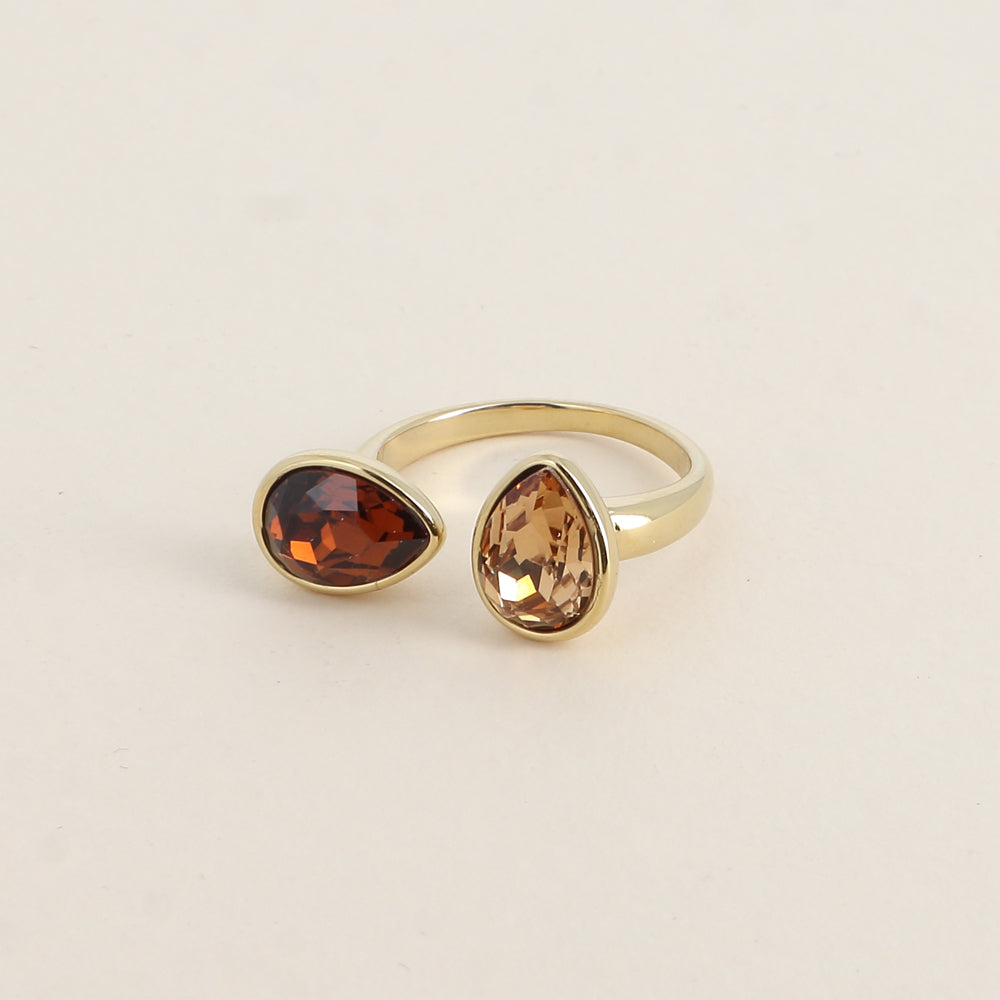 Bague ouverte - Ornée de cristaux de Swarovski® en forme de gouttes - Hauteur de la bague: 2 mm - Dimensions des pierres: 7x10 mm - Smoked topaz