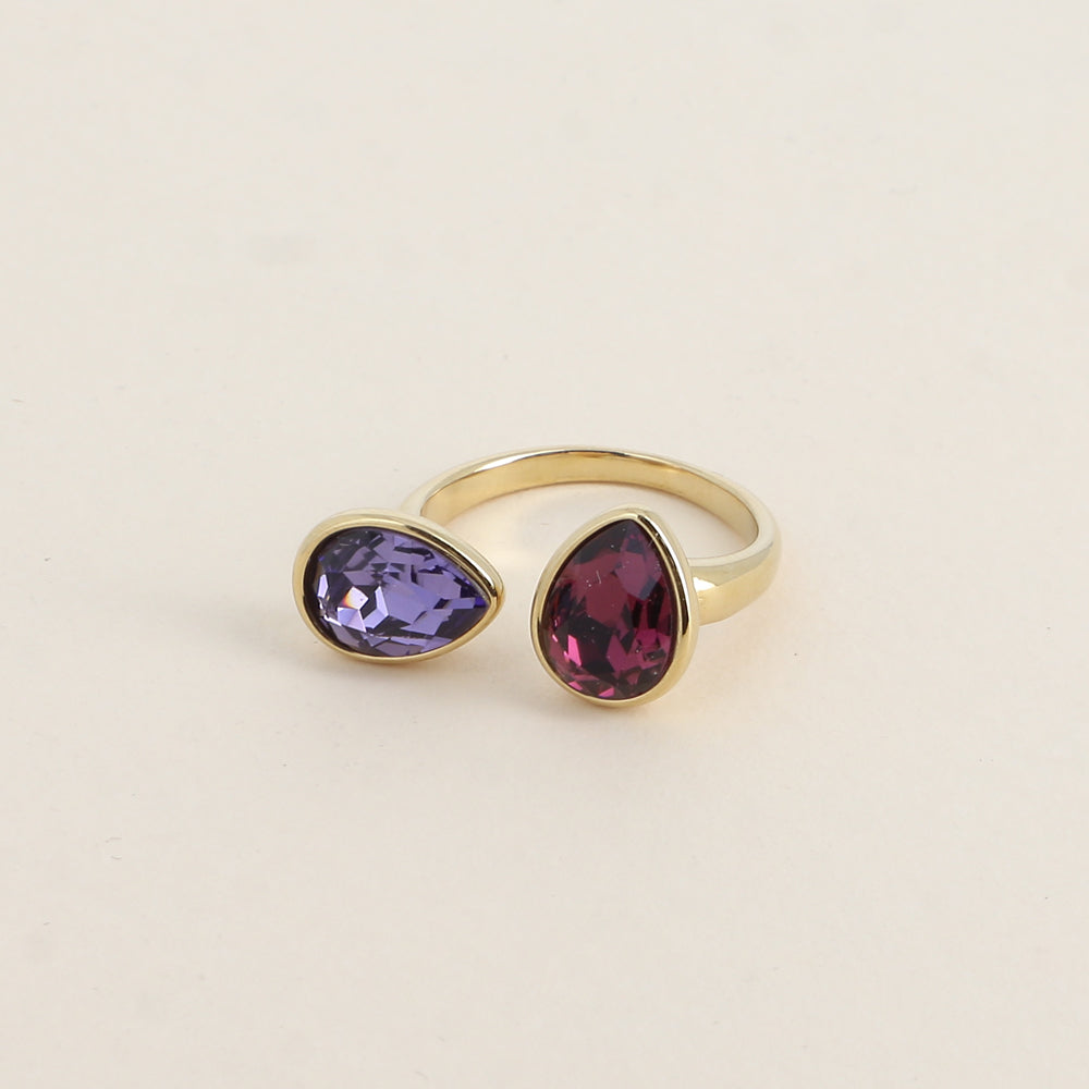 Bague ouverte - Ornée de cristaux de Swarovski® en forme de gouttes - Hauteur de la bague: 2 mm - Dimensions des pierres: 7x10 mm - Tanzanite
