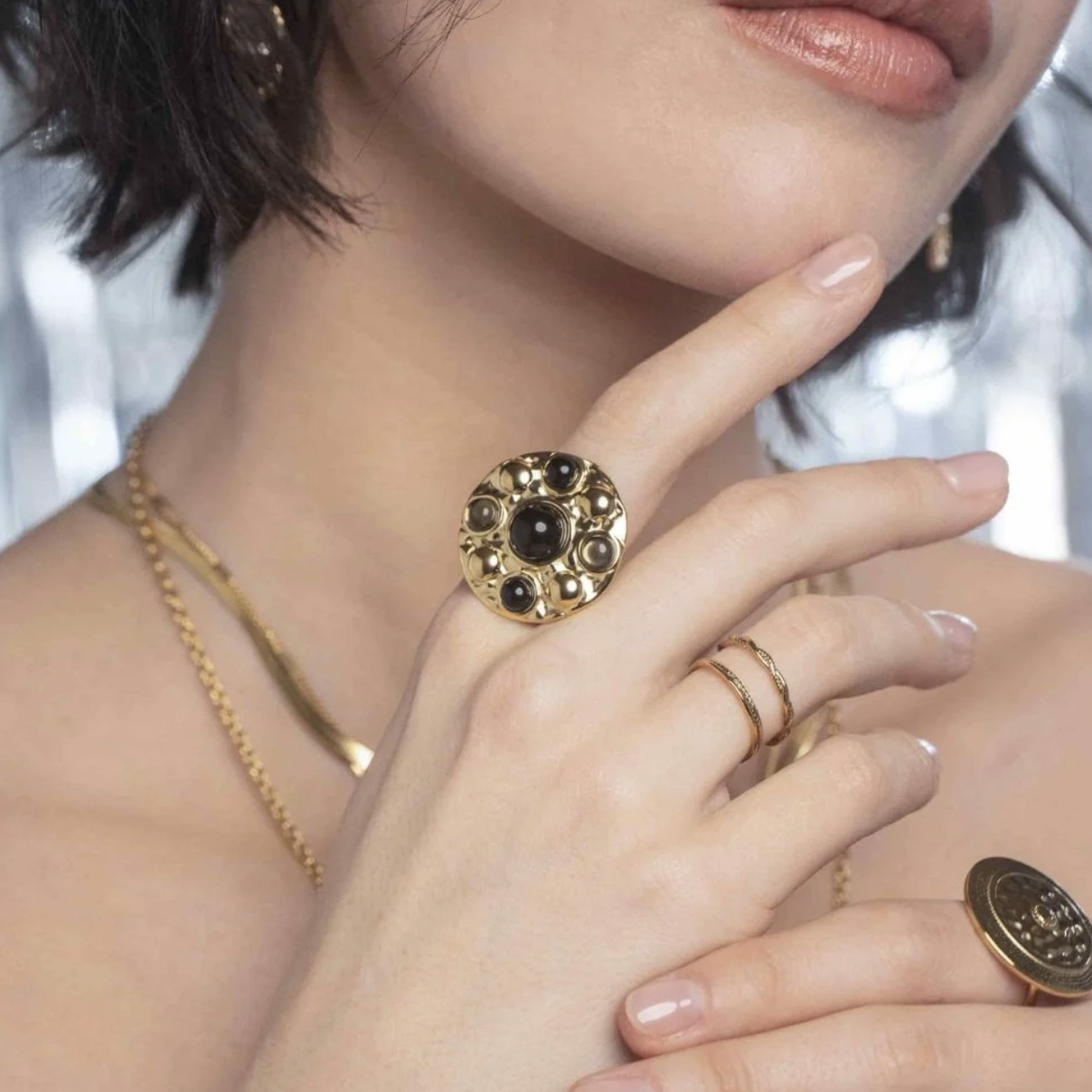 Bague ronde avec 5 pâtes de verre rondes - Noir