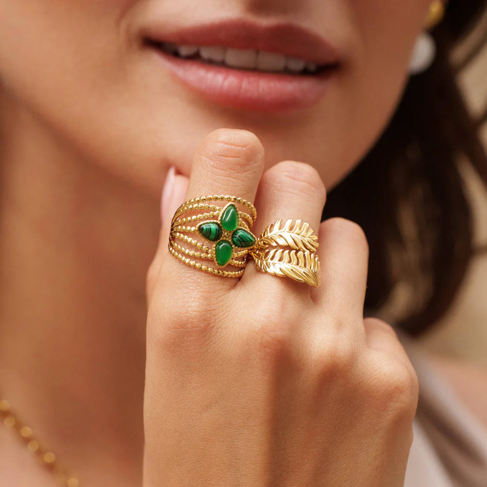Bague multi-rangs style semainier avec 4 pierres naturelles formant une étoile du nord