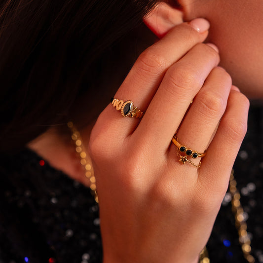Bague fine avec chaîne, étoiles et strass