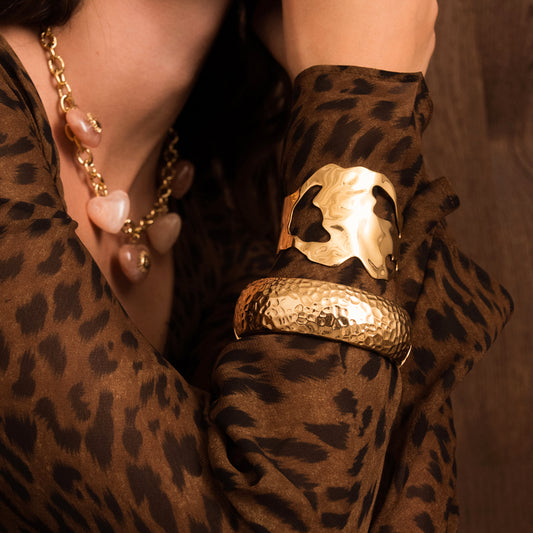 Manchette graphique texturée avec un jeu d'ajourages