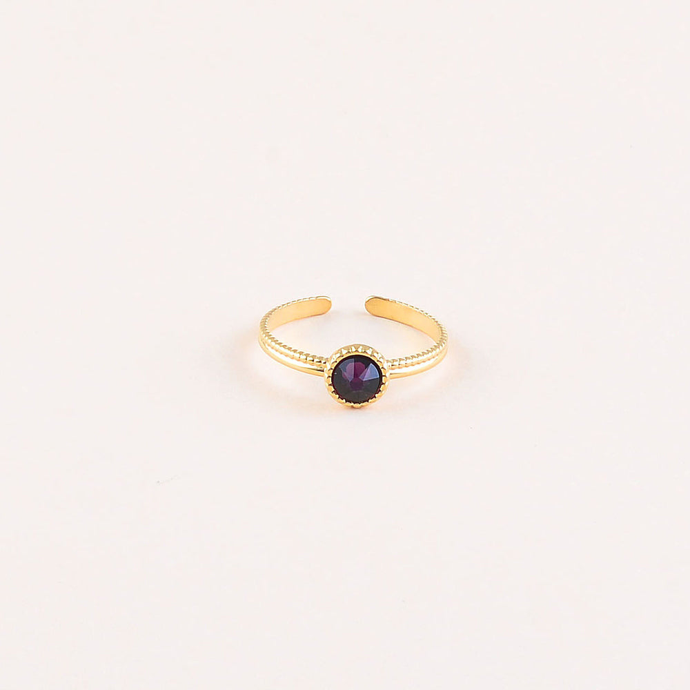 Bague fine ornée de cristaux de Swarovski® - Hauteur de la bague: 2 mm - Dimensions du cristal : 5x5 mm - Amethyst