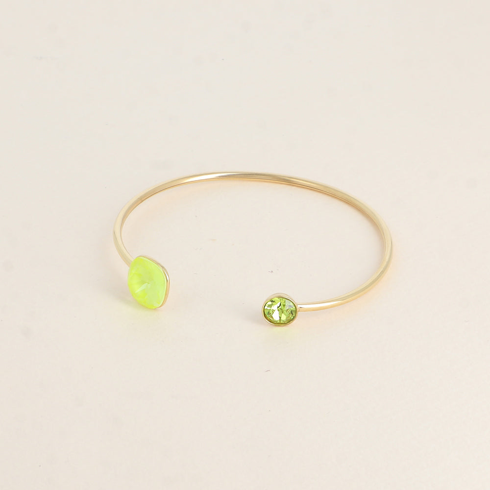Jonc orné de cristaux de Swarovski® 10 mm et SS29 - Hauteur du jonc: 11 mm - Dimension du cristal 1: 10x10 mm - Diamètre du cristal 2: 7 mm - Electric yellow ignite and citrus green