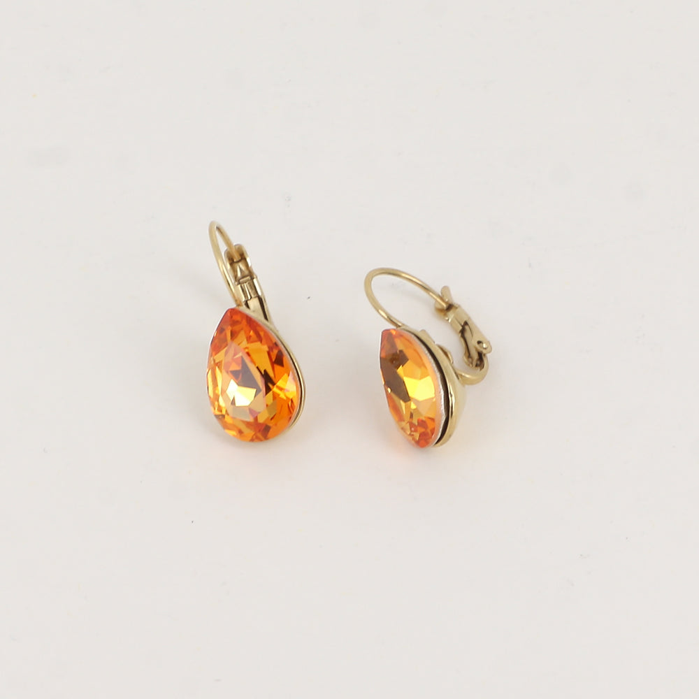 Boucles dormeuses ornées de cristaux de Swarovski® - Dimensions de la boucle : 10 x 23mm - Dimensions du cristal : 10 x 13mm - Dark orange