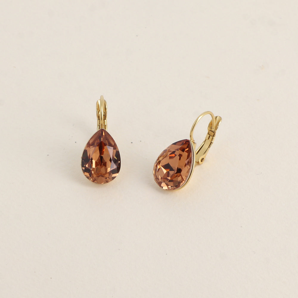Boucles dormeuses ornées de cristaux de Swarovski® - Dimensions de la boucle : 10 x 23mm - Dimensions du cristal : 10 x 13mm - Light Smoked topaz