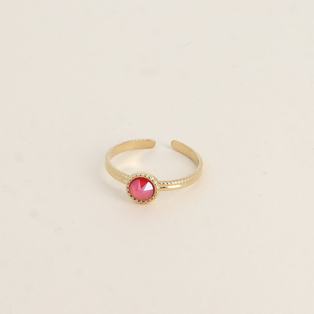 Bague fine ornée de cristaux de Swarovski® - Hauteur de la bague: 2 mm - Dimensions du cristal : 5x5 mm - Royal red