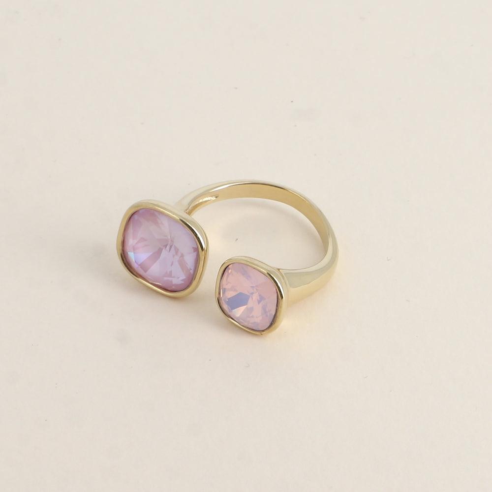 Bague ouverte- Ornée de cristaux de Swarovski® 10 mm et 8 mm - Hauteur de la bague: 2 mm - Soft rose ignite