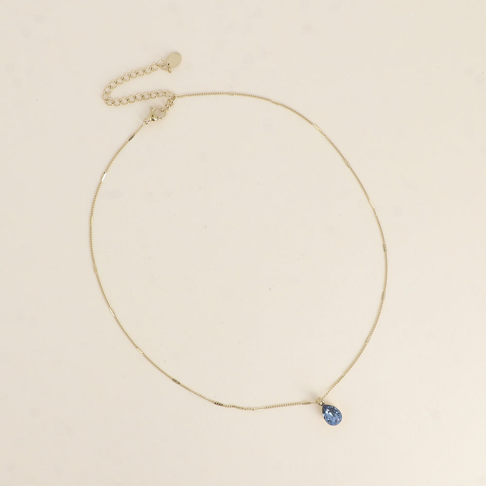 Collier orné de cristaux de Swarovski® en forme de goutte - Longueur de chaîne : 38+7 cm - Dimensions du cristal : 7x10 mm - Denim blue