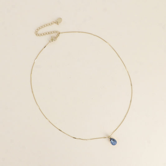 Collier orné de cristaux de Swarovski® en forme de goutte - Longueur de chaîne : 38+7 cm - Dimensions du cristal : 7x10 mm - Denim blue