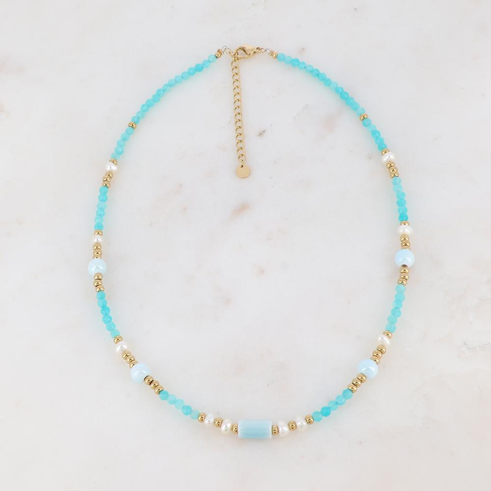 Collier doré avec des perles en pierre turquoise, des perles en céramique émaillée et des perles d'eau douce 39+5 cm
