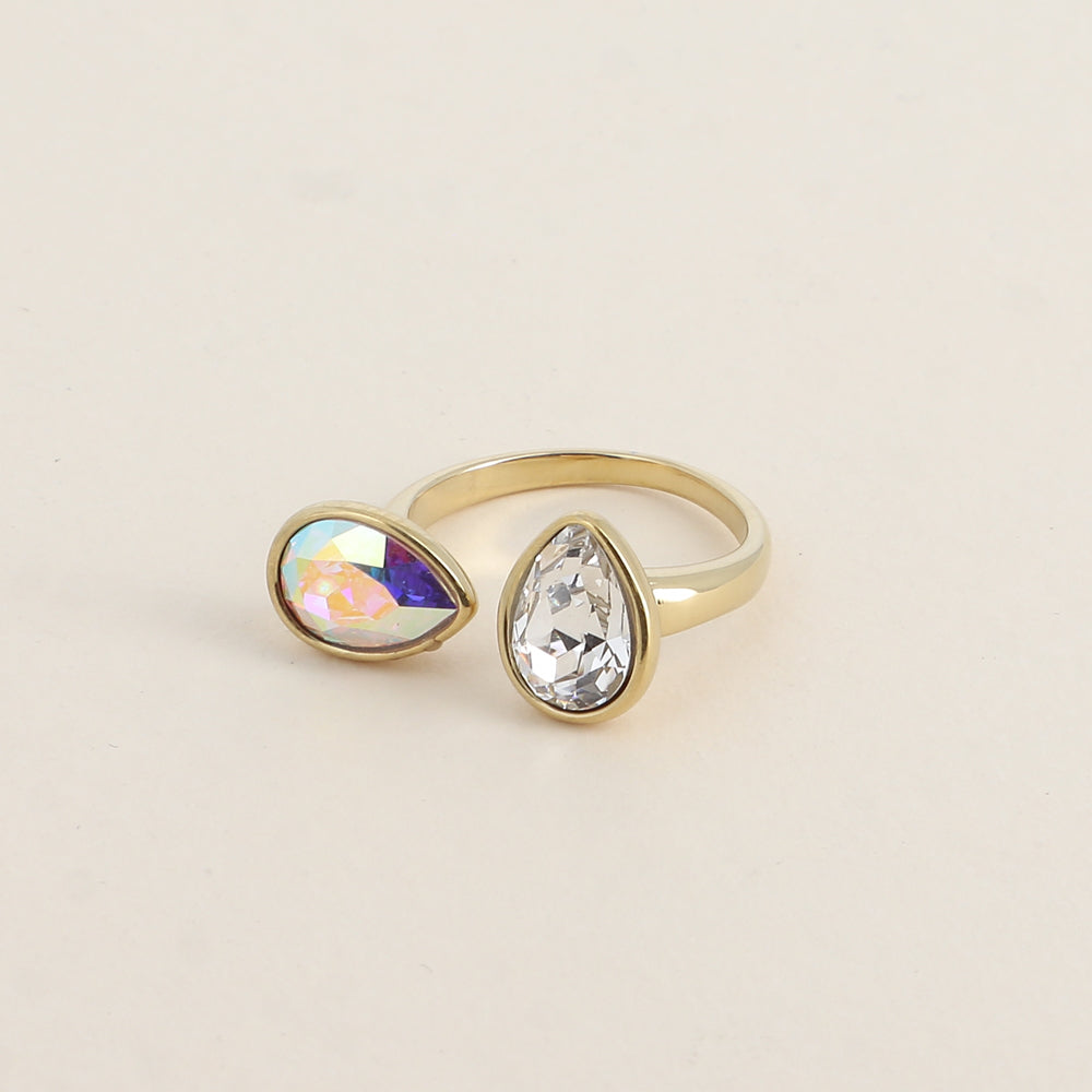 Bague ouverte - Ornée de cristaux de Swarovski® en forme de gouttes - Hauteur de la bague: 2 mm - Dimensions des pierres: 7x10 mm - AB