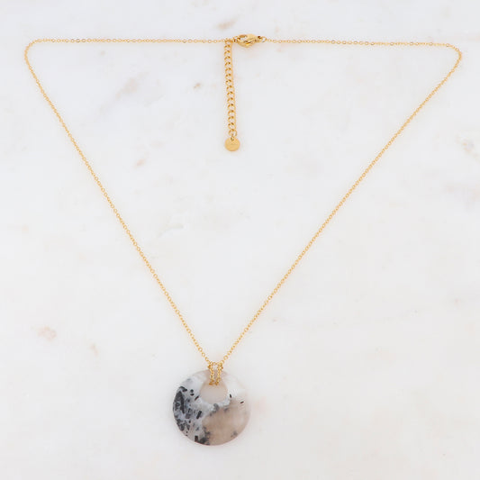 Collier doré avec un pendentif en pierre agate blanche 47+5 cm