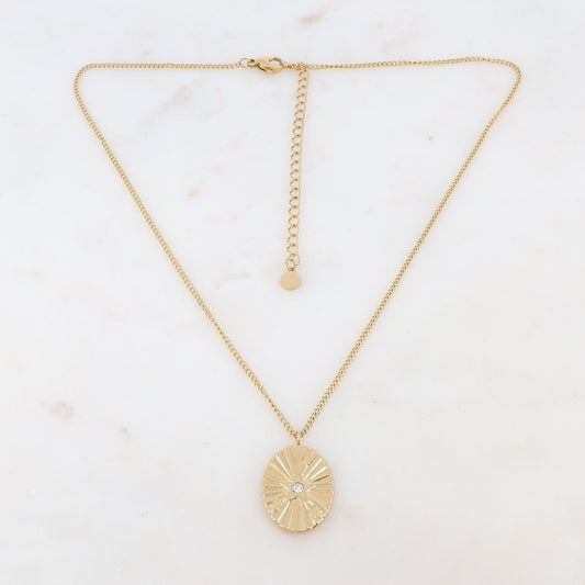 Collier doré composé d'un pendentif ovale avec un motif étoile et un strass blanc 36+7 cm