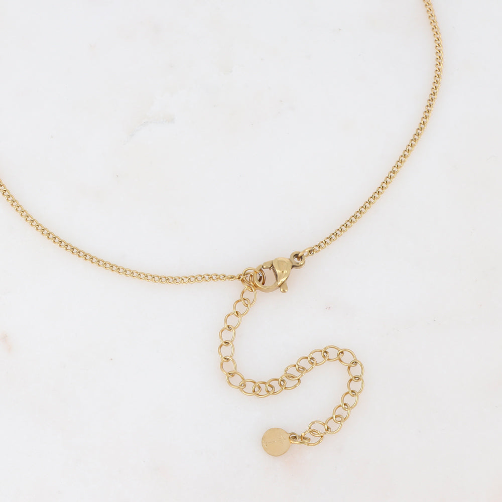 Collier sur chaîne doré composé d'un pendentif étoile émaillé noir serti d'un strass noir 38+8 cm
