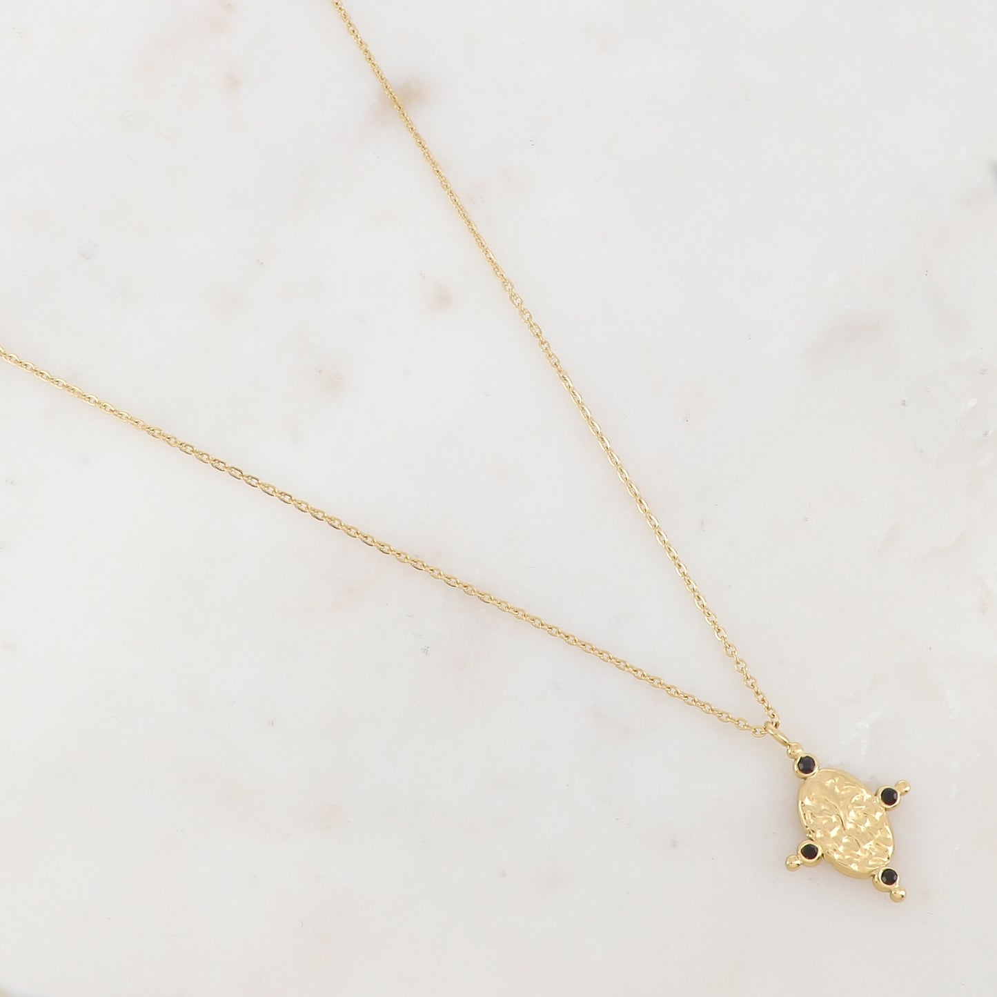 Collier doré avec strass noirs 38+7 cm