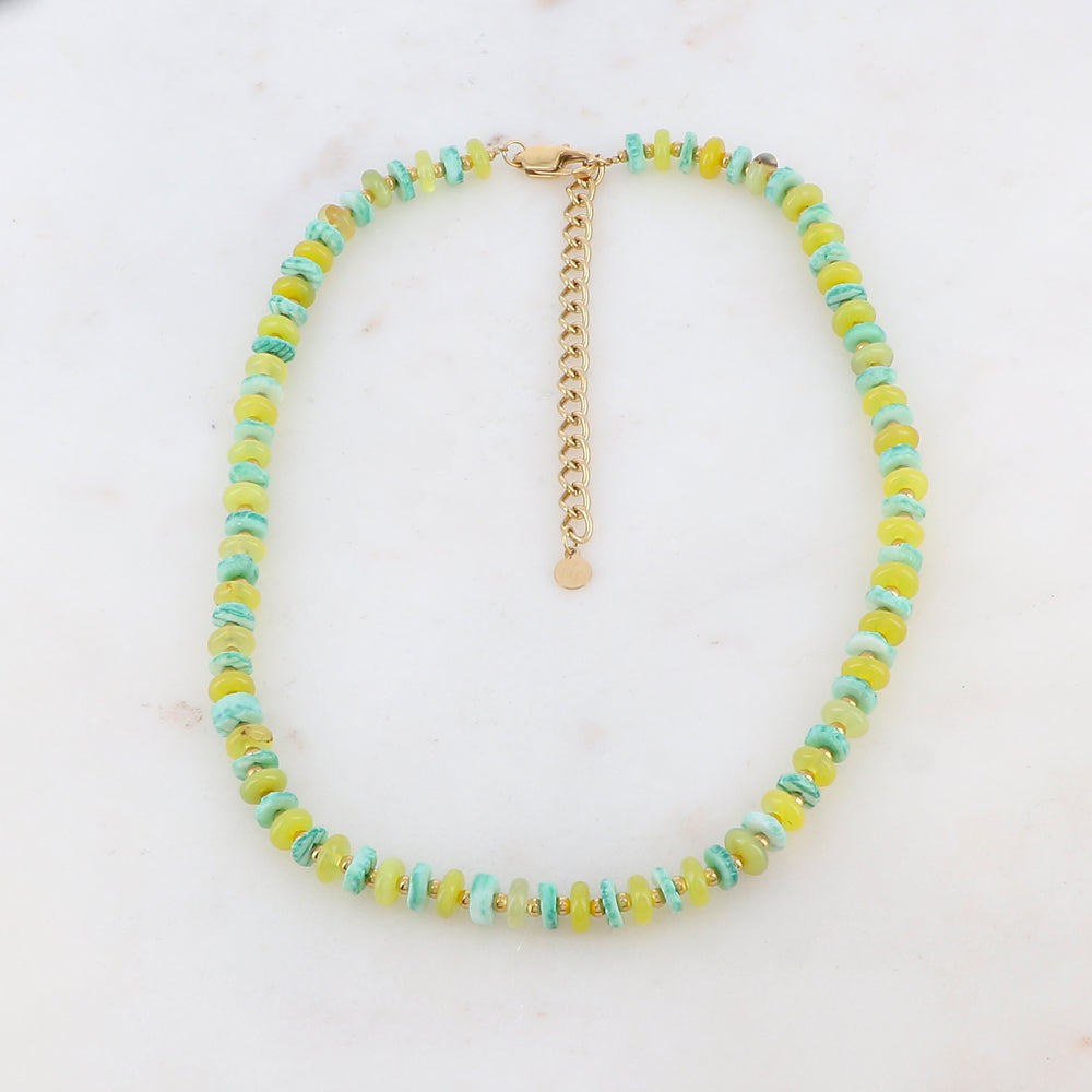 Collier doré embelli de pierres naturelles et coquillages verts 36+7 cm