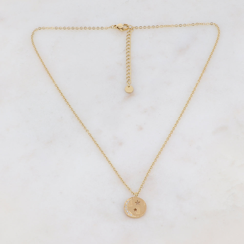 Collier doré composé d'un pendentif rond ajouré, d'étoiles et de strass blancs 39+5 cm
