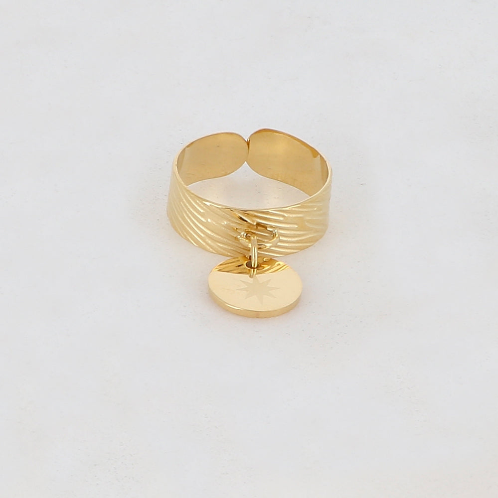 Bague rayée avec pampille pièce ronde lisse, motif étoile