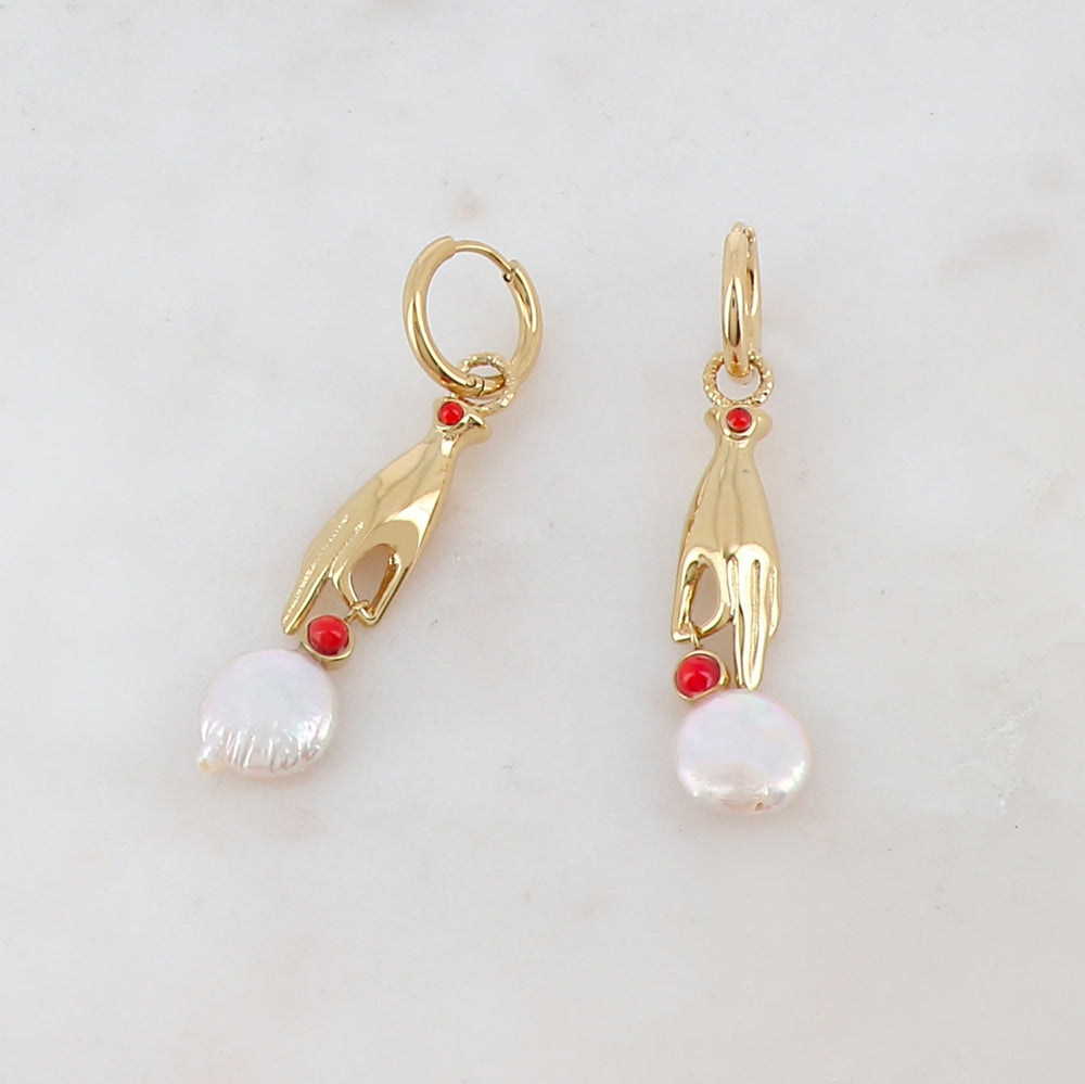 Créoles pendantes, main, strass, pierre naturelle et perle d'eau douce 1,1 x 5,3 cm