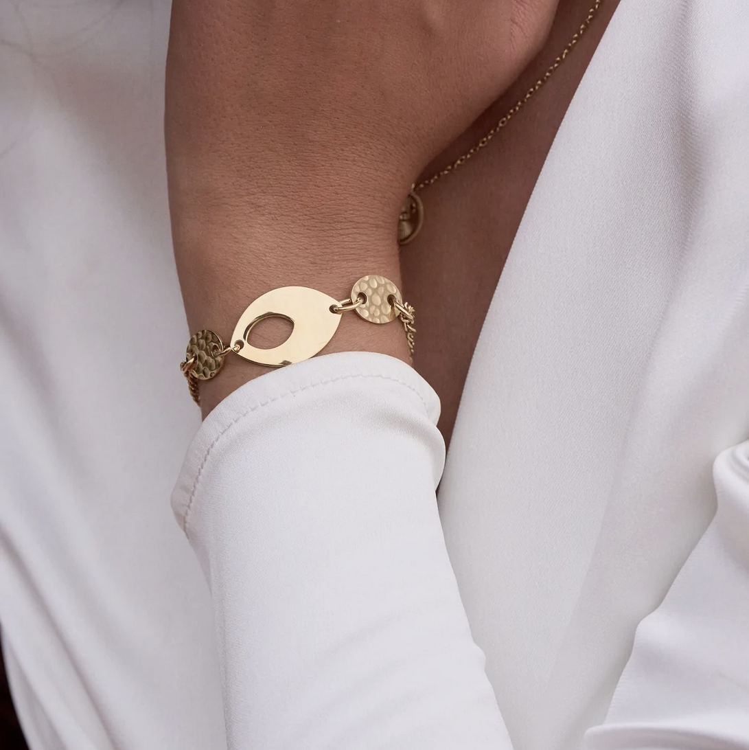 Bracelet en maille gourmette deux rangs avec pièces martelées et lisse