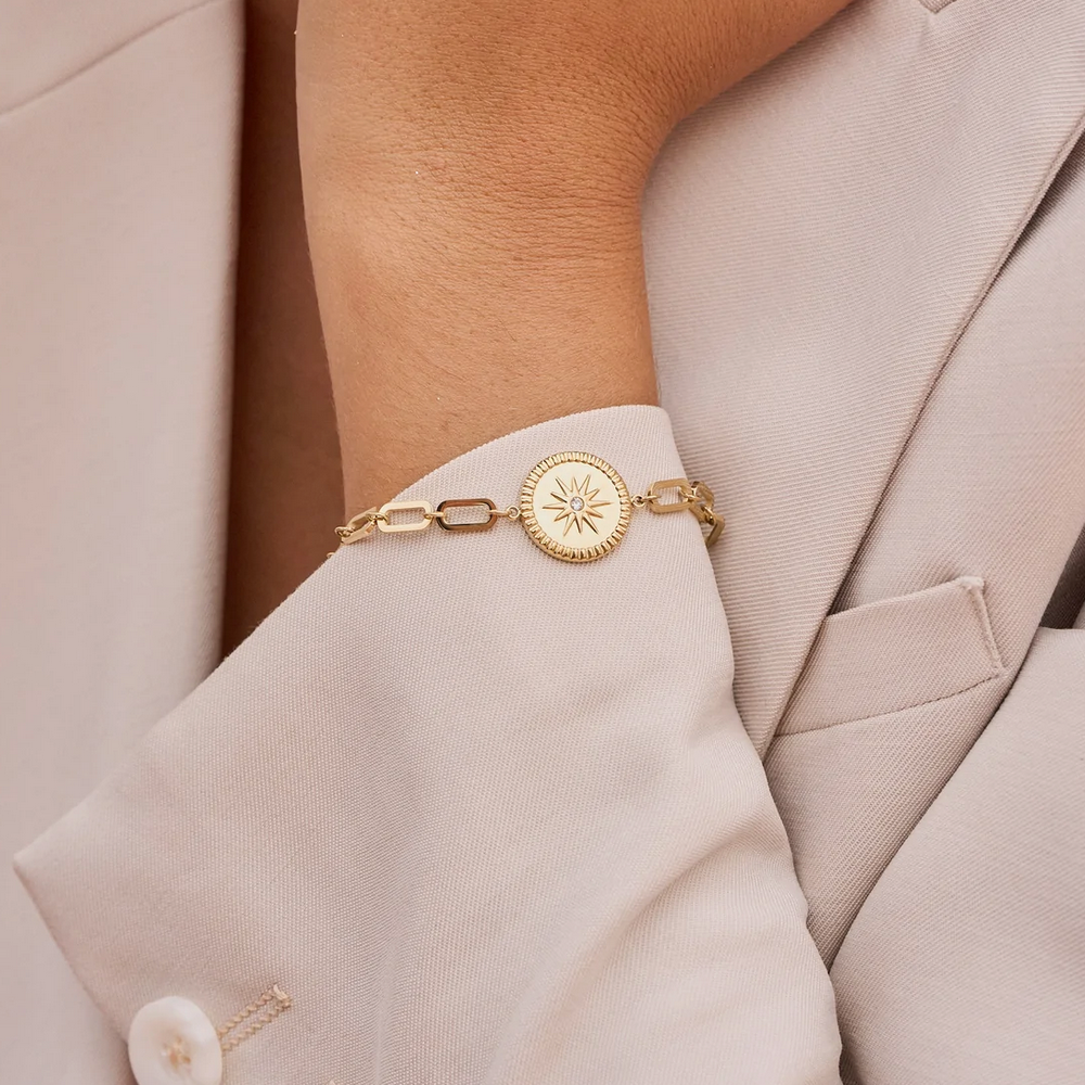 Bracelet en maille avec pièce ronde, étoile et strass