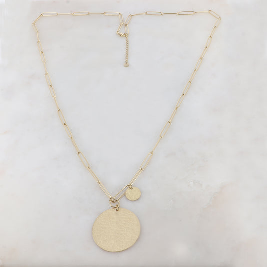 Sautoir en maille avec pendentif rond martelé et pampille ronde (80+5CM)