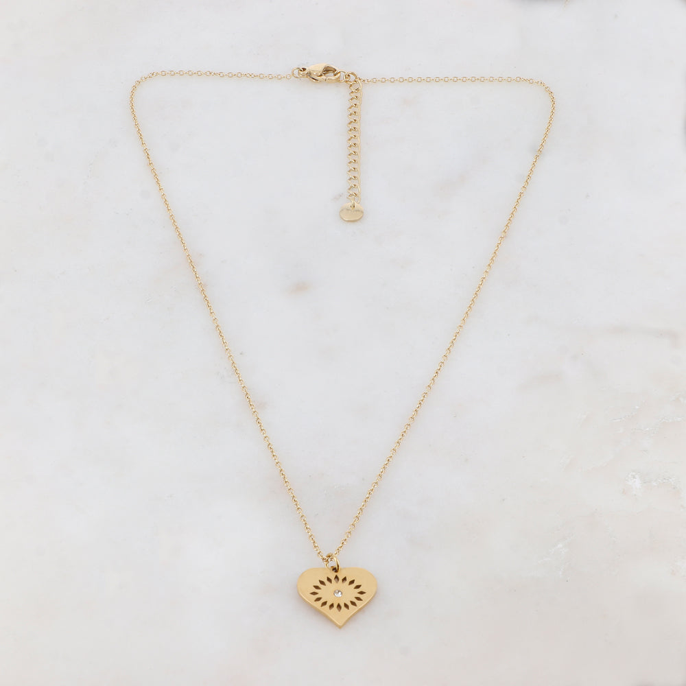 Collier doré avec un pendentif cœur ajouré et un strass blanc 41+5 cm