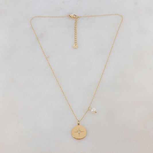 Collier doré avec pendentif rond lisse avec motif étoile, strass blanc et perle d'eau douce 41+5 cm