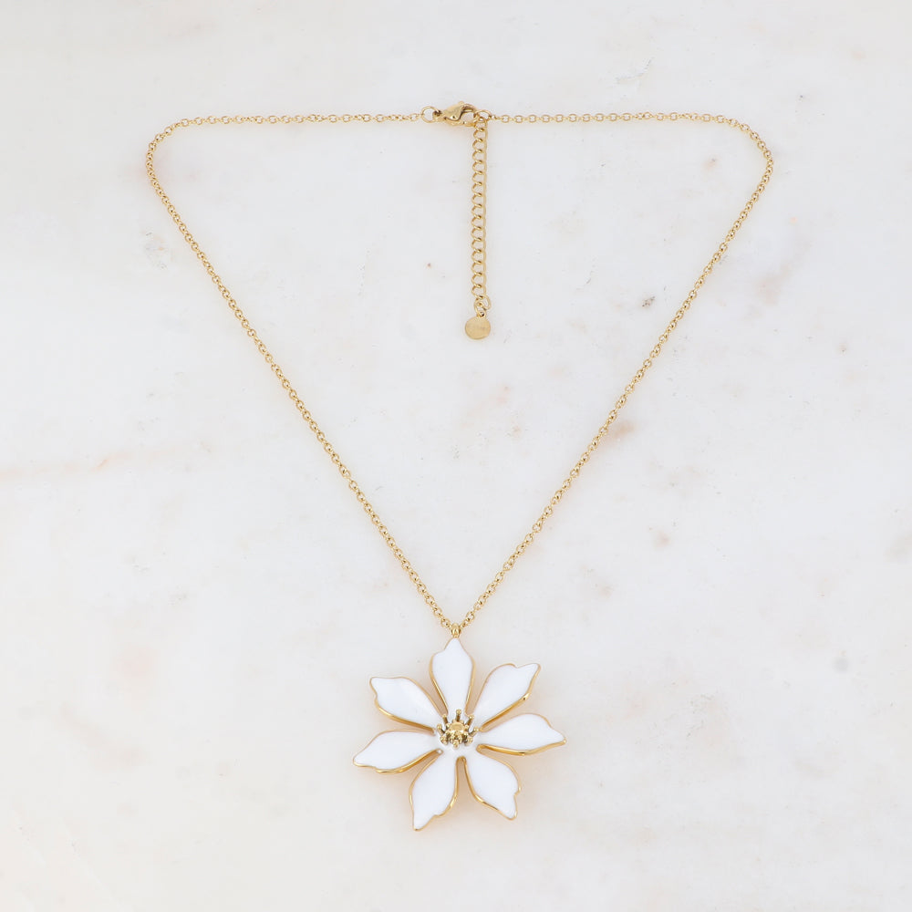 Collier doré avec une fleur émaillée blanche 40+5 cm