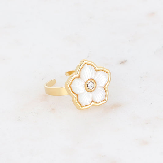 Bague avec une fleur nacrée et strassé