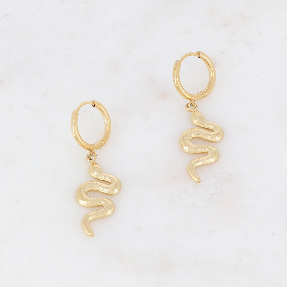 Créoles avec serpent Dimension : 1,1 x 3,5 cm.