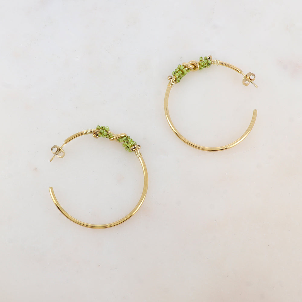 Créoles à puce avec nœud et pâtes de verre 4,5 cm.