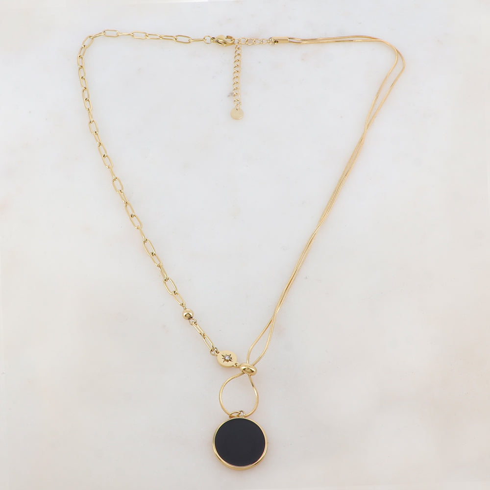 Collier en maille avec pendentif rond émaillé, strass, étoile, petite boule et rondelle (45+5CM)