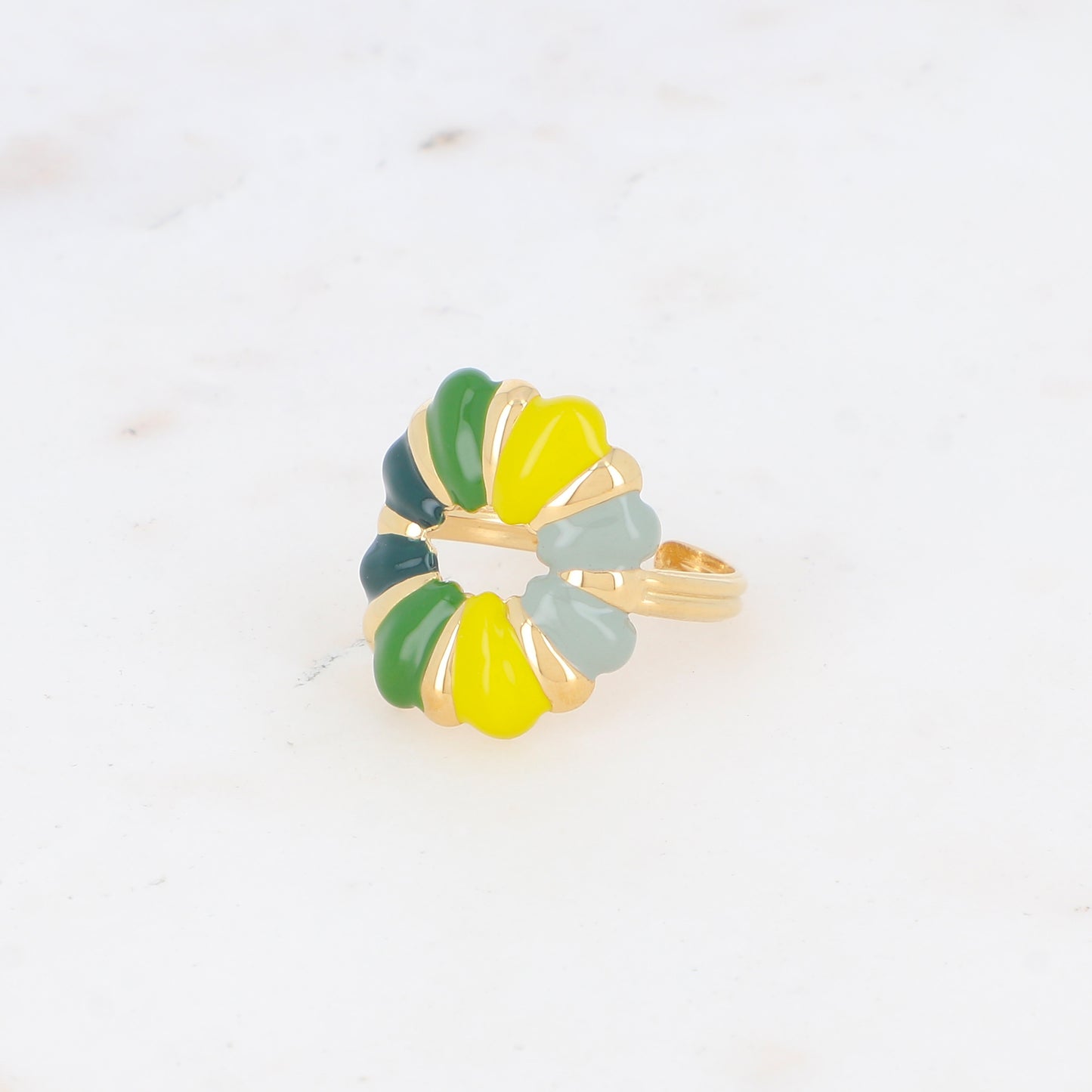 Bague avec pièce émailée