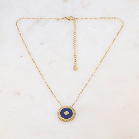 Collier composé d'un pendentif rond émaillé bleu avec une fleur gravée 39+7 cm
