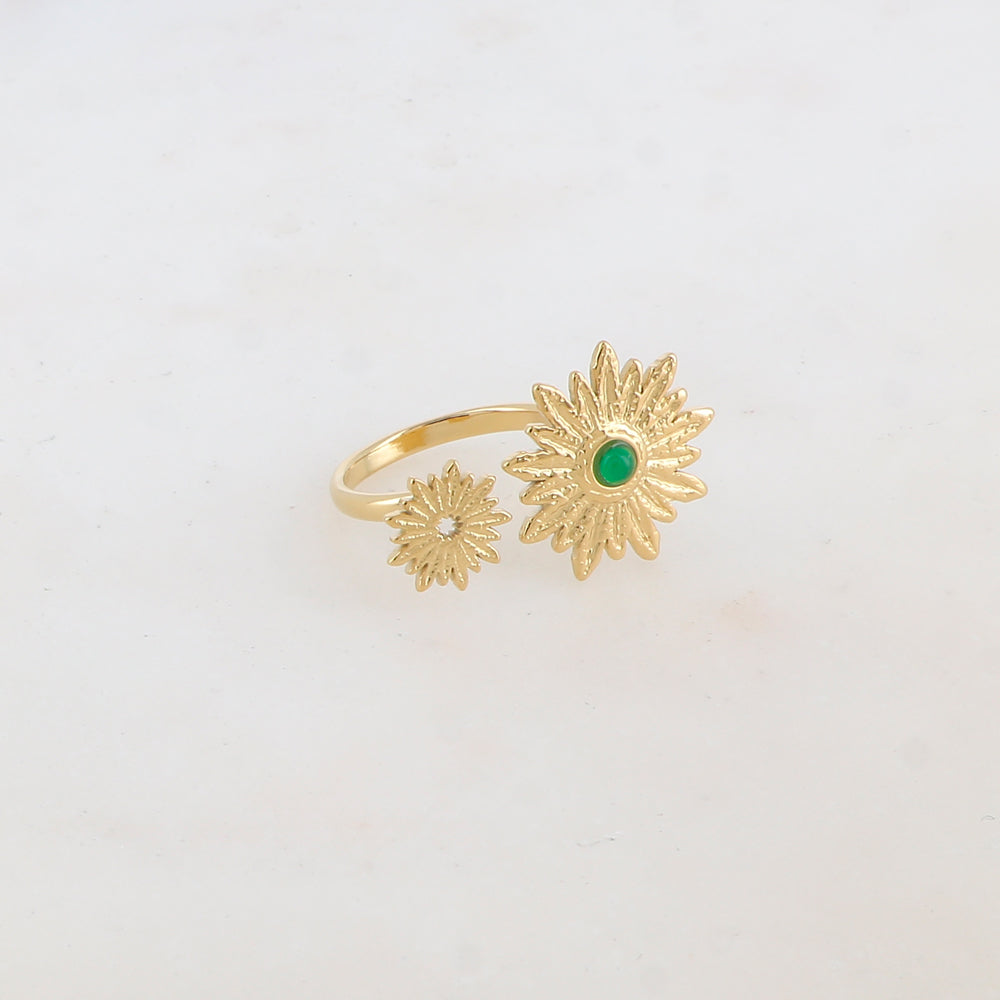 Bague embellie de 2 fleurs et pierre naturelle
