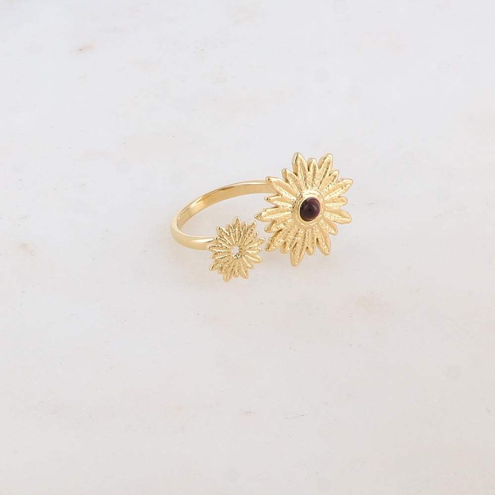 Bague embellie de 2 fleurs et pierre naturelle