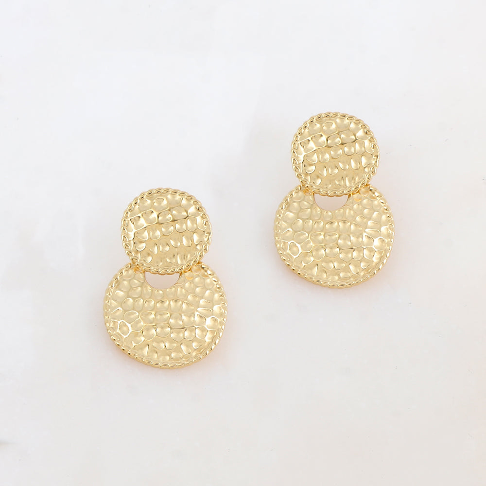 B.O à puce avec 2 pièces rondes martelées 2,1 x 3,3 cm.