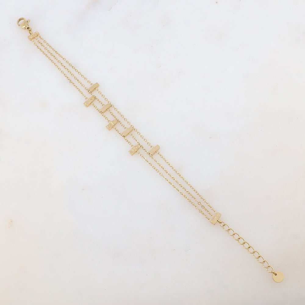 Bracelet trois rangs doré avec 7 barres : 3 martelées et 4 lisses