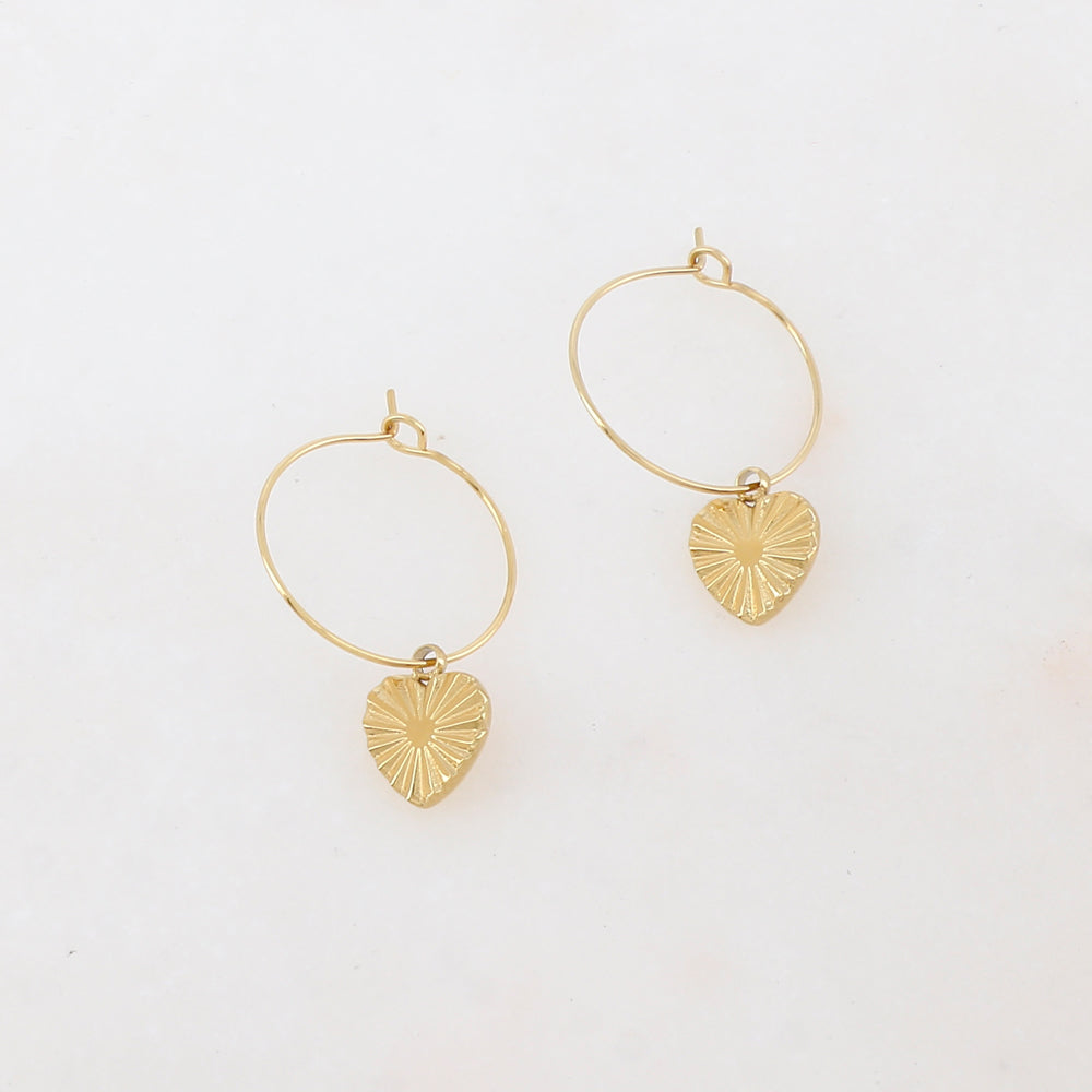 Créoles avec pampille cœur 1,4 x 2,2 cm.