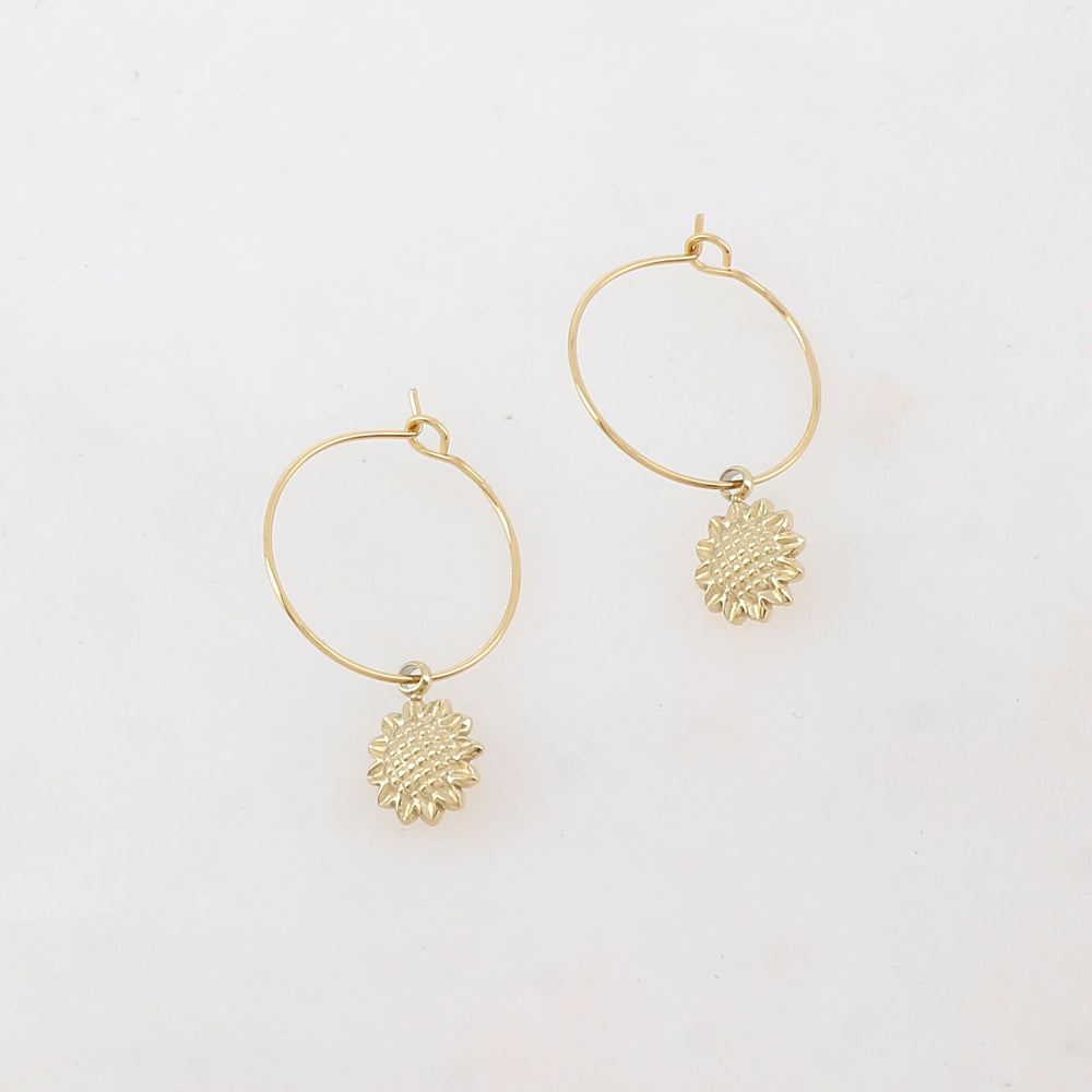 Créoles avec pampille fleur 1,4 x 2,3 cm.