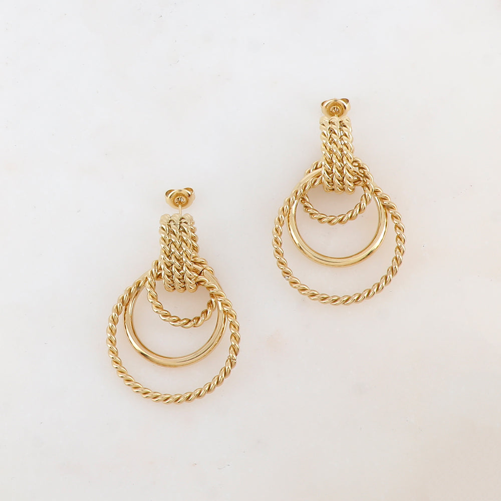 Créoles à puce avec 5 anneaux martelés et 1 anneau lisse 2,9 x 4,4 cm.