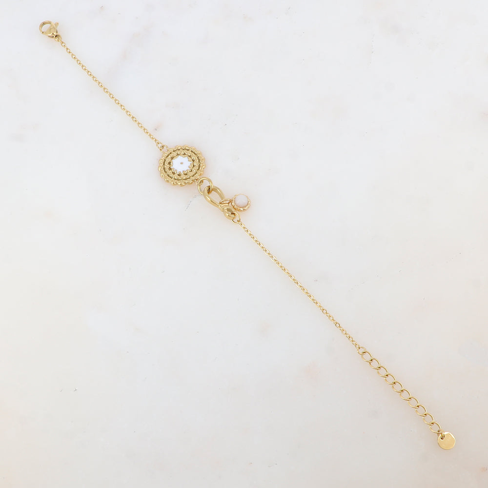 Bracelet avec pièce ronde émaillée avec motif fleur et pampille ornée de pierre naturelle