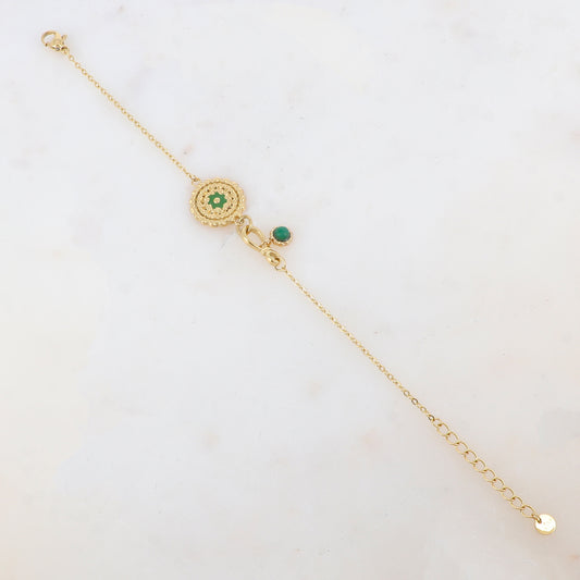 Bracelet avec pièce ronde émaillée avec motif fleur et pampille ornée de pierre naturelle