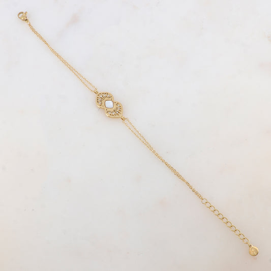 Bracelet deux rangs avec deux cœurs ajourés superposés et collés, nacre et strass