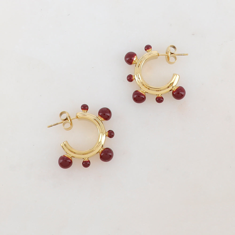 Créoles à puce embellies de boules émaillées 1,8 x 2,6 cm
