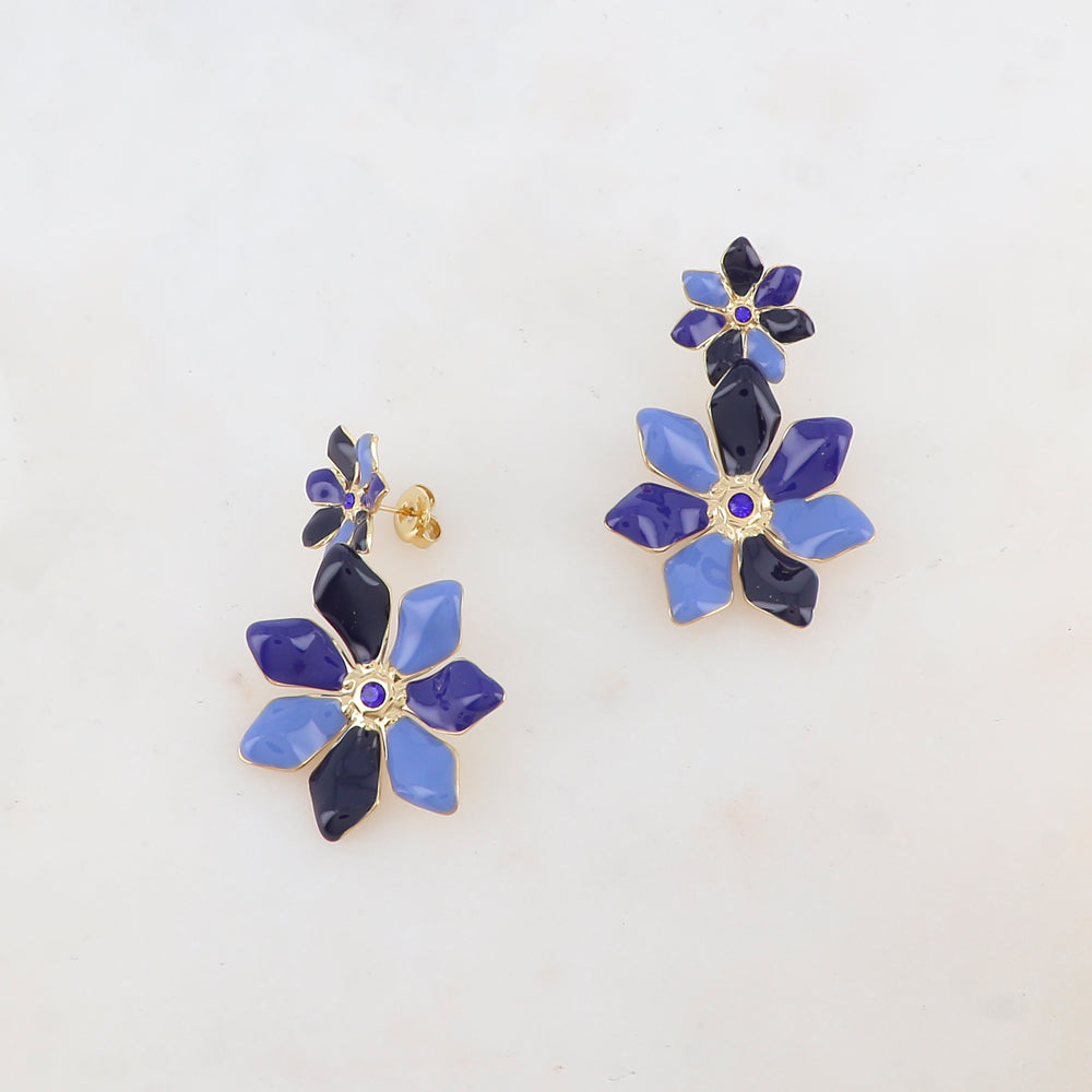 B.O à puce avec 2 fleurs émaillées et 2 strass 2,8 x 4,5 cm.