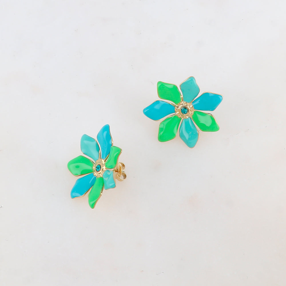 B.O à puce fleur avec émail et strass 2,9 x 2,9 cm.